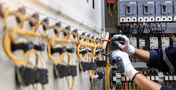 Professional Electrician technician working in Thunderbolt, GA